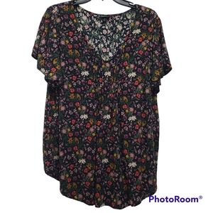 Torrid Challis Pintuck Flutter Sleeve Top V-Neck Size 1X Floral Blouse Peasant